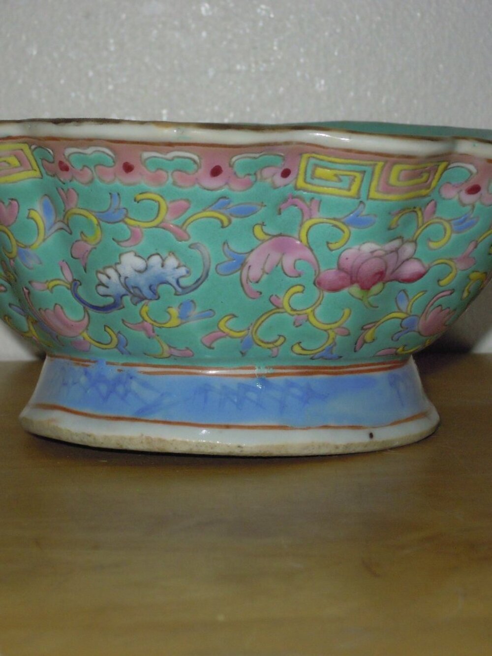 Antique Bowl Tongzhi mark China mid-1800s Turquoise famille Rose